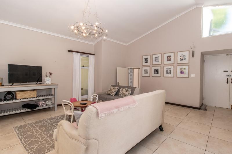 5 Bedroom Property for Sale in Constantia Western Cape